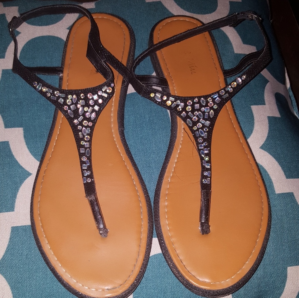 Beautiful sandals with multicolored stones